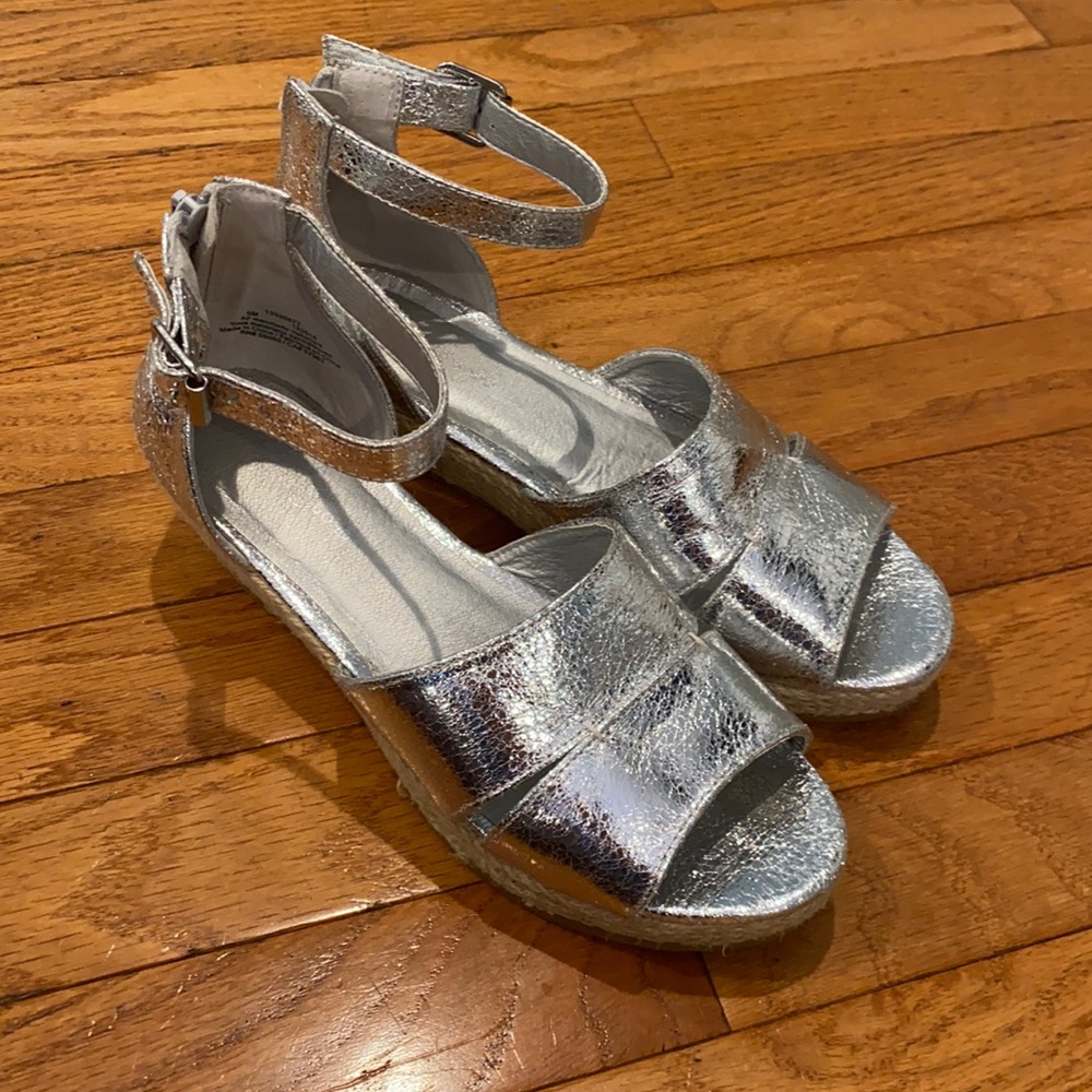 Treasure Bond sandal sz 5